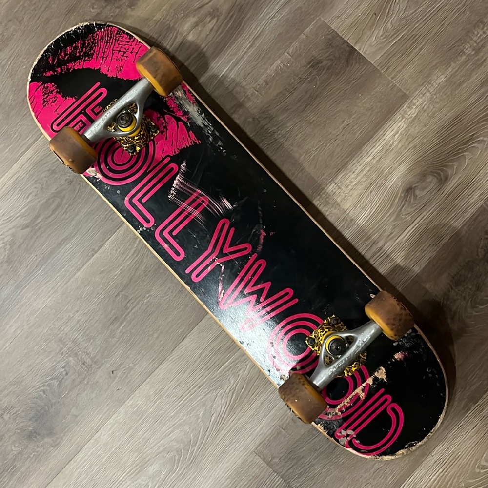 Hollywood Skateboard Cheetah Vintage Retro